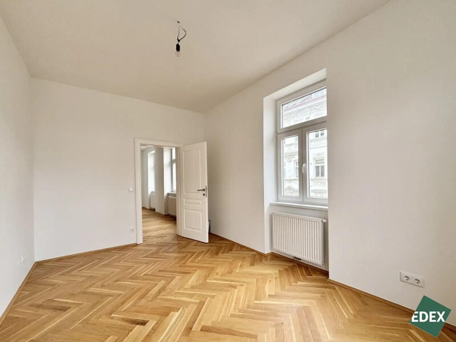 Sanierte 2 Zimmer Altbauwohnung nahe Schloss Schönbrunn - ideal für Singles oder Paare