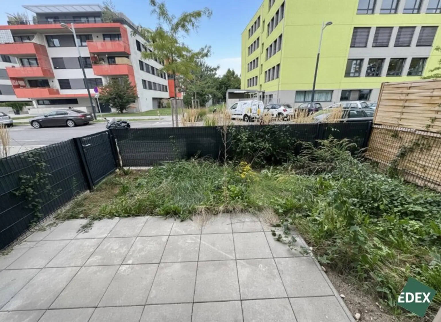 Ab sofort: Moderne 2-Zimmer-Wohnung mit Terrasse und Garten nahe U1