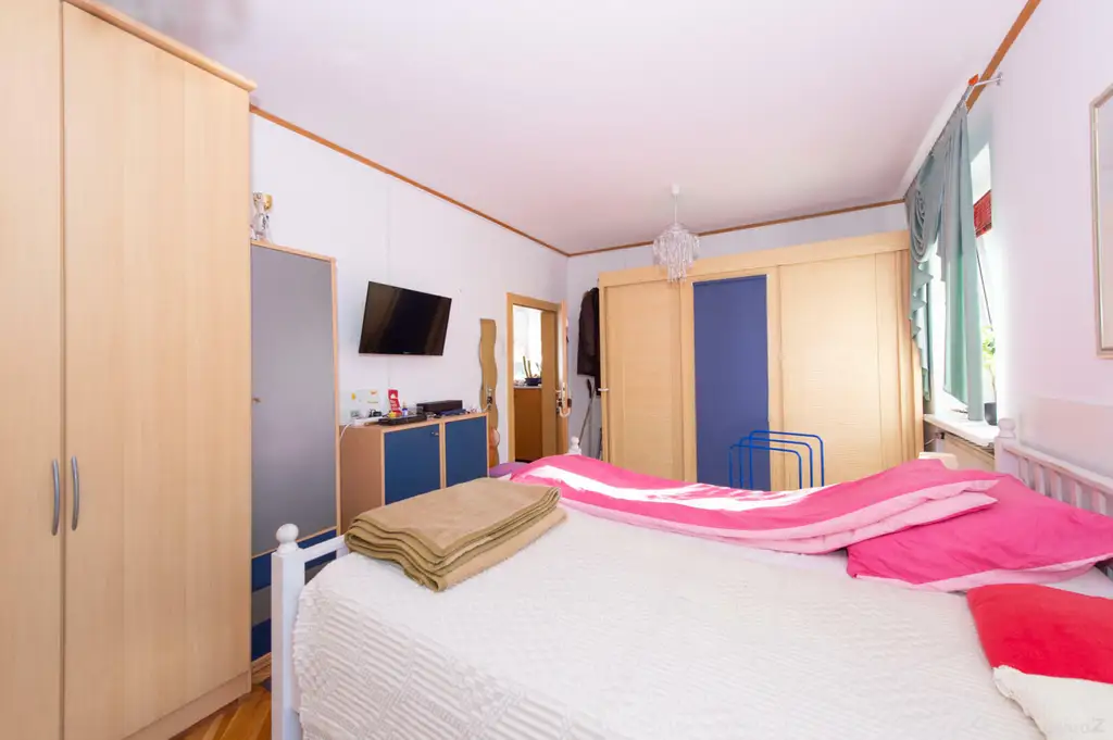 Großzügiges Einfamilienhaus mit viel Platz, hohem Potenzial und hoher Bebauungsdichte – Ideal für Familien oder Investoren