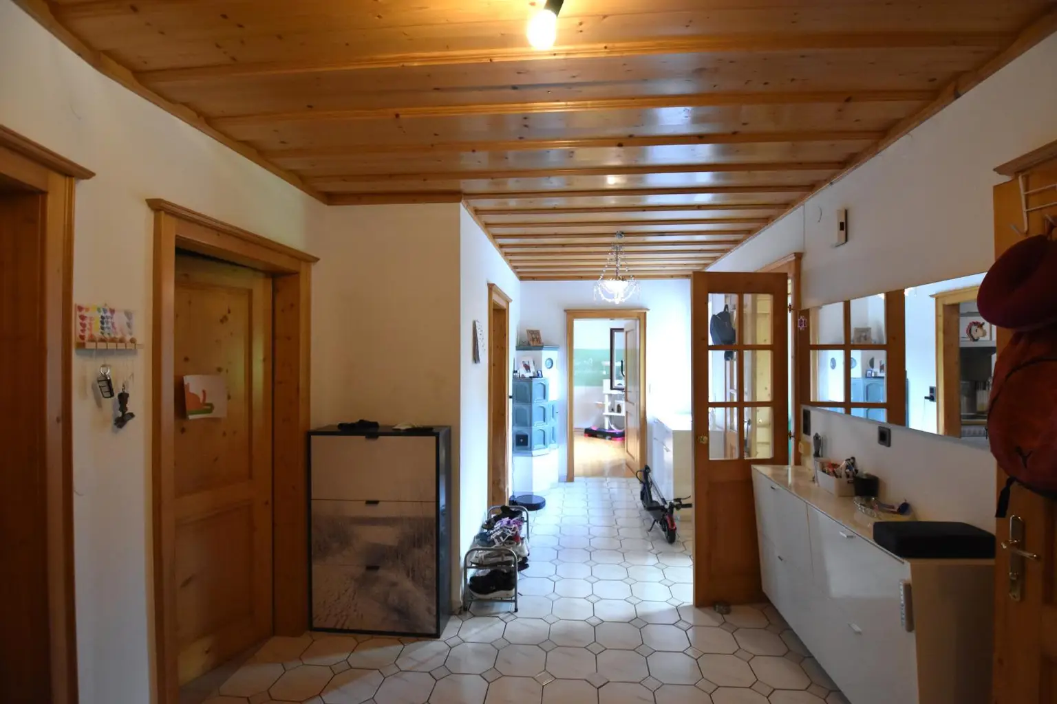 Großzügiges Wohnhaus mit zwei Wohneinheiten