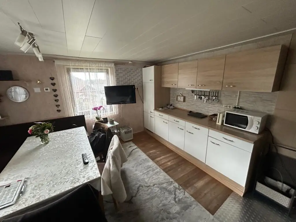 2776 m² Grund + Charmantes Einfamilienhaus im Sonnigen  Himmelberg mit Garten, + Garage & Werkstatt für 199.000 €