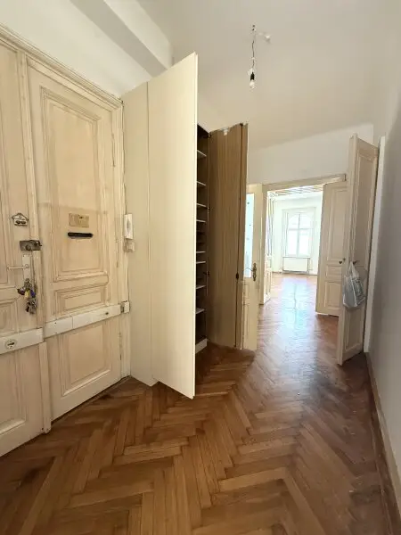 AltbauWohnung - Erstbezug nach Sanierung