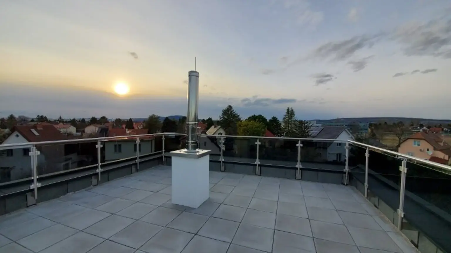 Zinshaus mit 5 Wohneinheiten, 5 KFZ Garagenplätze, Balkone, Garten (vermietet)