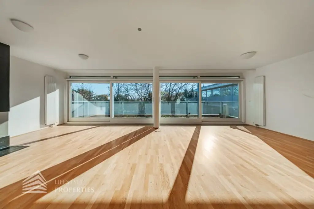 Wunderschöne 5 - Zimmer Wohnung mit Terrasse und Garten