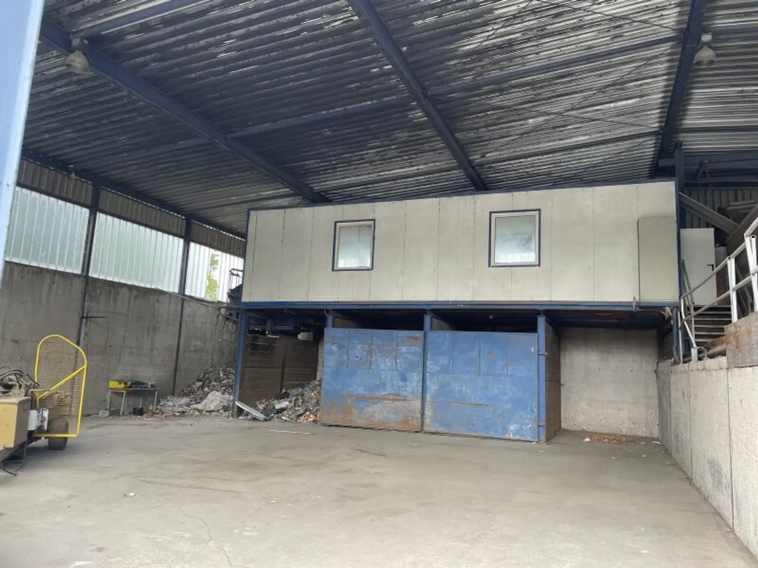 800 m² HALLEN FÜR LAGER/WERKSTATT UND 1.100 m² AUSSENFLÄCHEN NÄHE SIEGENDORF/EISENSTADT!