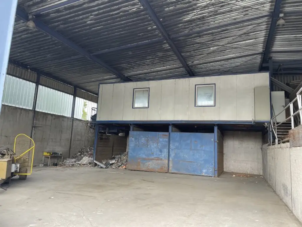 800 m² HALLEN FÜR LAGER/WERKSTATT UND 1.100 m² AUSSENFLÄCHEN NÄHE SIEGENDORF/EISENSTADT!