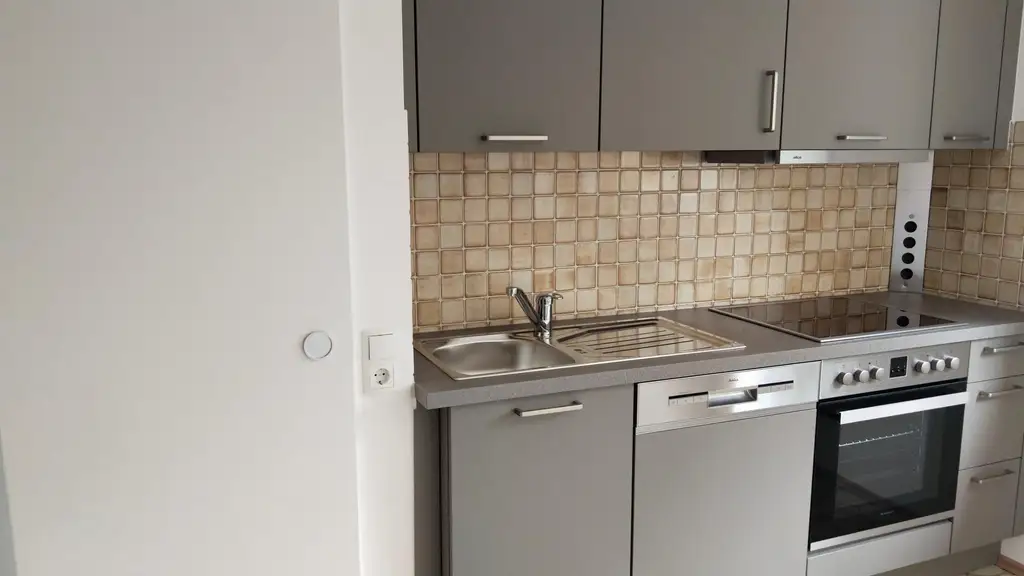 Frisch Renovierte 2-Zimmer Wohnung mit Loggia