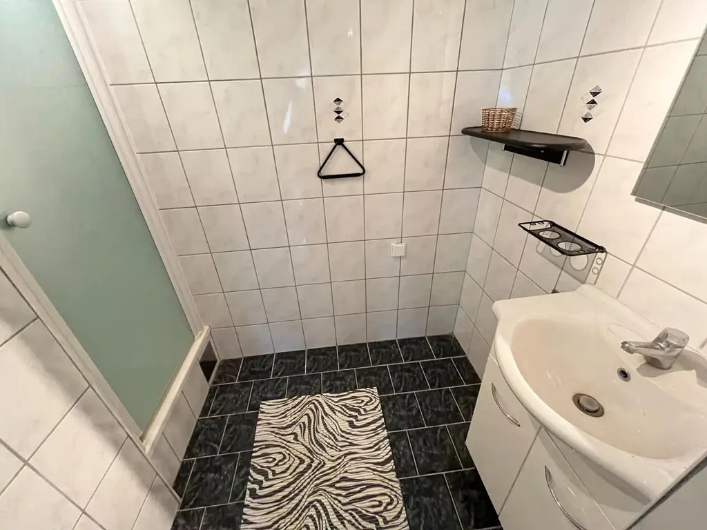 Renovierungsbedürftiges Haus mit Garten