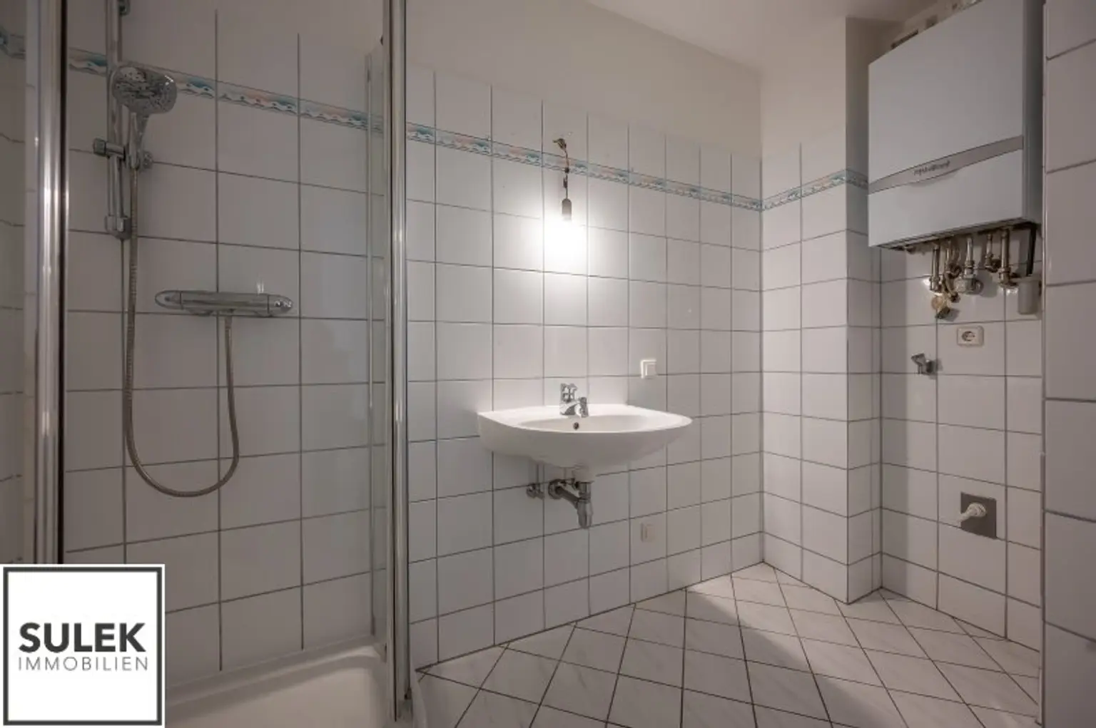 Gut geschnittene, hofseitige Kleinwohnung mit separater Küche & Abstellraum in U-Bahn-Nähe (U4/U6 Längenfeldgasse)