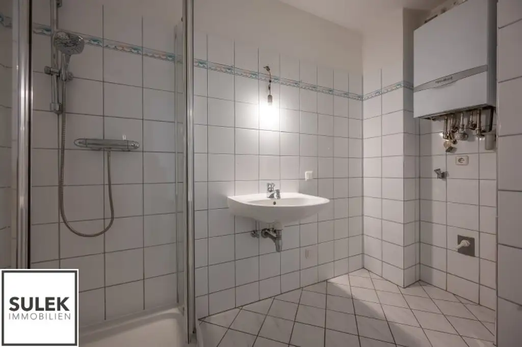Gut geschnittene, hofseitige Kleinwohnung mit separater Küche & Abstellraum in U-Bahn-Nähe (U4/U6 Längenfeldgasse)