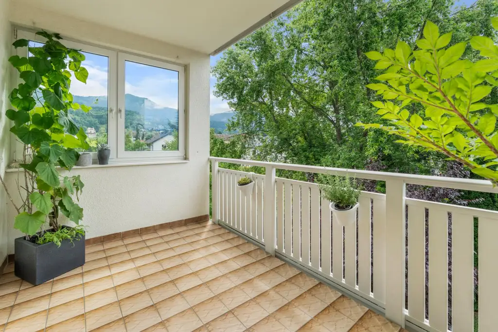 Ihr künftiger Wohntraum: Moderne, neu renovierte 3,5-Zimmer-Wohnung mit Loggia in ruhiger, zentraler Lage