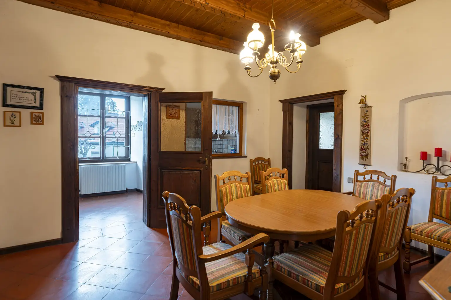 ** Historisches Johanniterhaus am Heldenplatz – mit Innenhof und Gartenbereich **