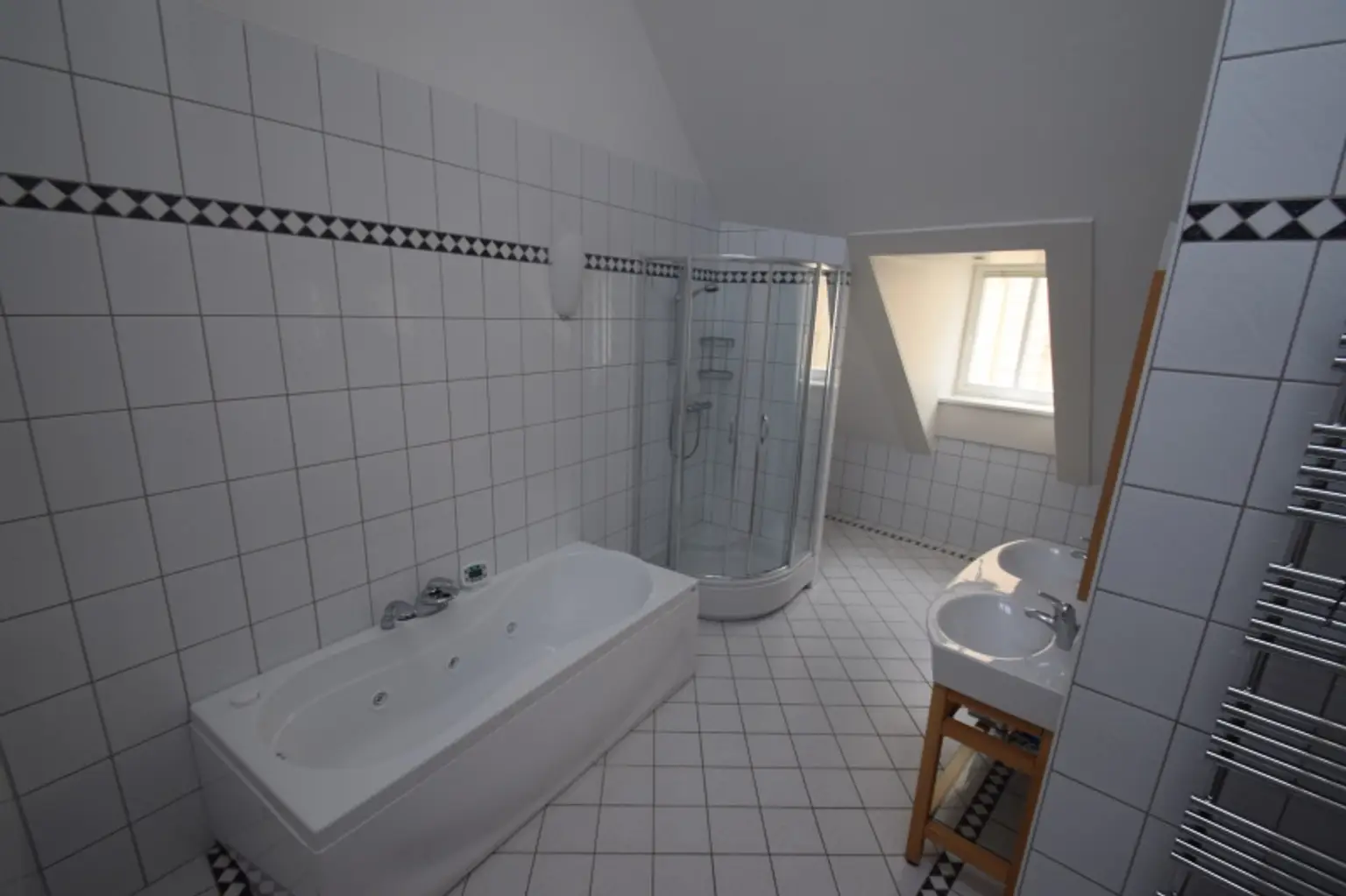3_großes Badezimmer