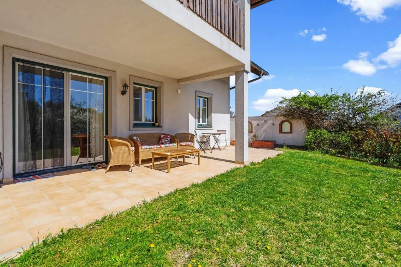 17 EFH 2113 Terrasse überdacht