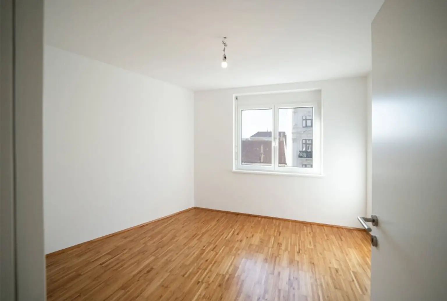 2-Zimmer-Wohnung mit Loggia auf der Mariahilfer Straße - bei U3/U6 Station Westbahnhof