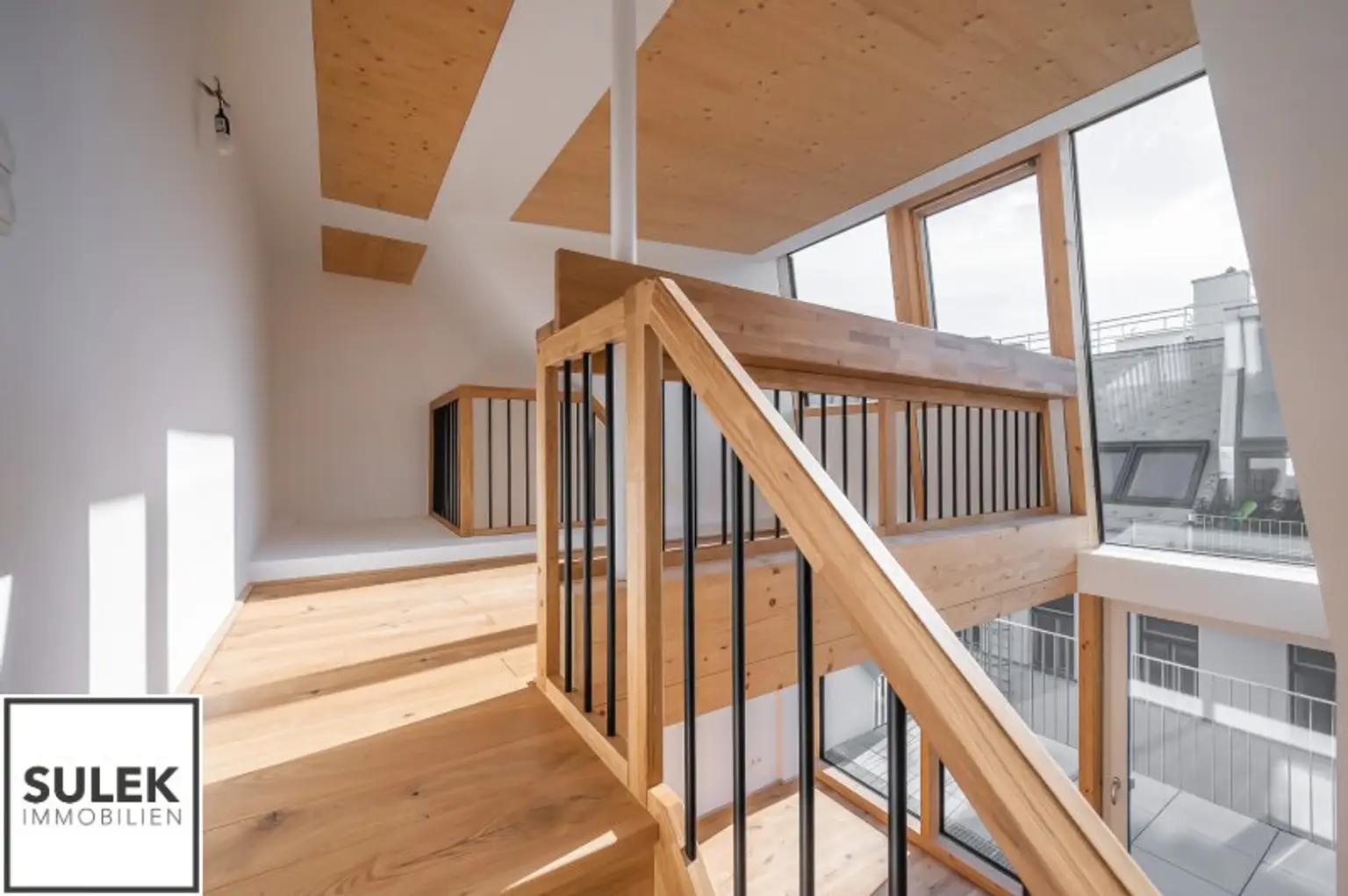Erstbezug im Dachgeschoss mit offener Galerie-Ebene und tollen Lichtverhältnissen