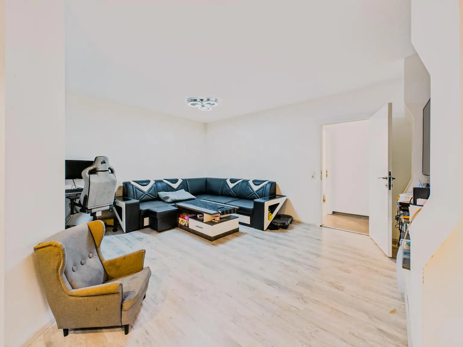 Wohn- und Essbereich 1