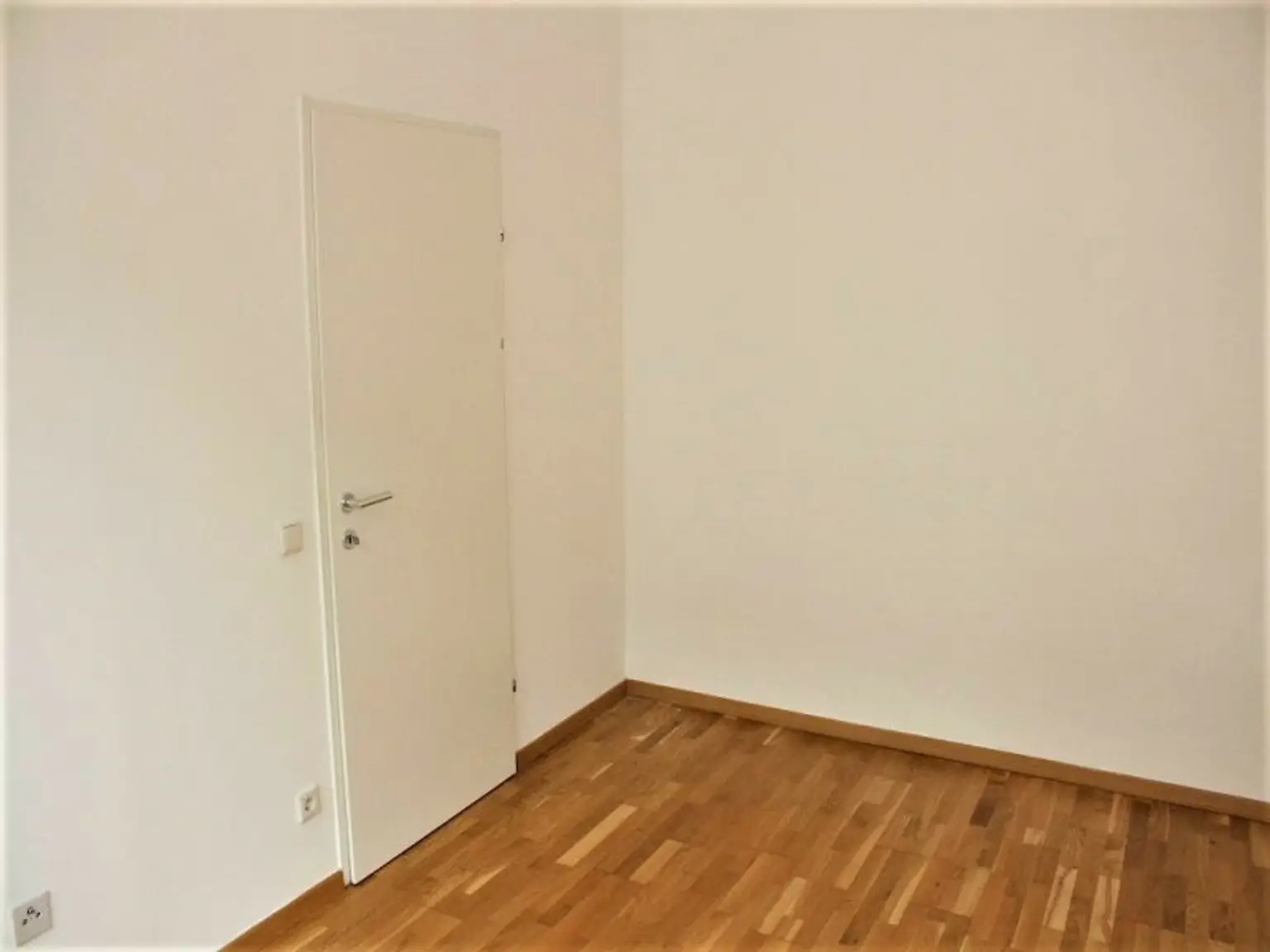 HOLBEINGASSE, 68 m2 Altbau, Wohnküche, 2 Zimmer, WG-geeignet, Komplettküche, Wannenbad, Parketten, 4. Liftstock