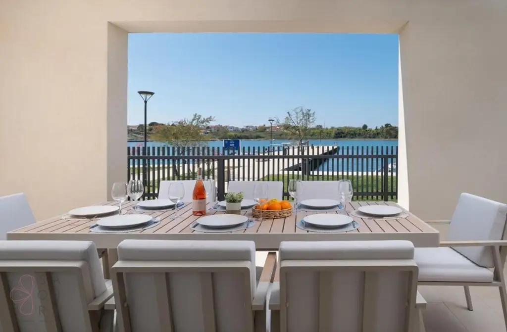 Prime Seafront Villa bei Zadar –Exklusivität am Meer mit Renditepotenzial