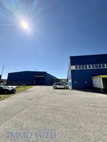 891 m² Lagerhalle in 1230 Wien (Talpagasse) zu mieten! – 2 Sektionaltore, U6 & Autobahn-Nähe, videoüberwacht