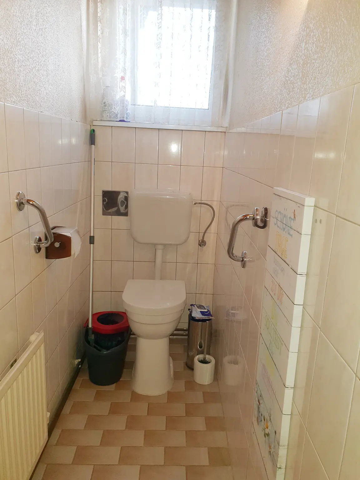 Zweifamilienhaus mit großem Garten zu verkaufen!