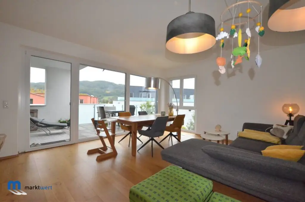 Traumhafte 4-Zimmer-Wohnung mit Loggia, Terrasse, Hobbyraum, TG-Stpl. in Linz-Urfahr!