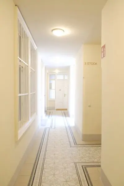 Wunderschöne und generalsanierte 2- Zimmer Altbauwohnung in Top Lage!!!