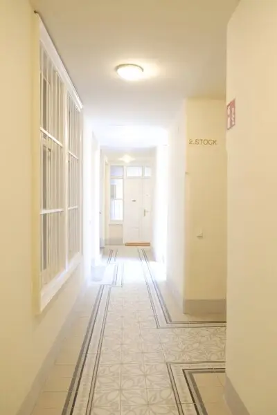 Wunderschöne und generalsanierte 2- Zimmer Altbauwohnung in Top Lage!!!