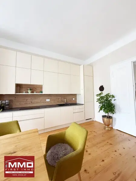 TOP! REVITALISIERTER STILALTBAU MIT 140m2 EIGENGARTEN
