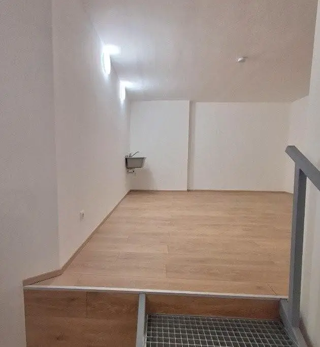 2 Abstellraum mit Waschbecken 1140