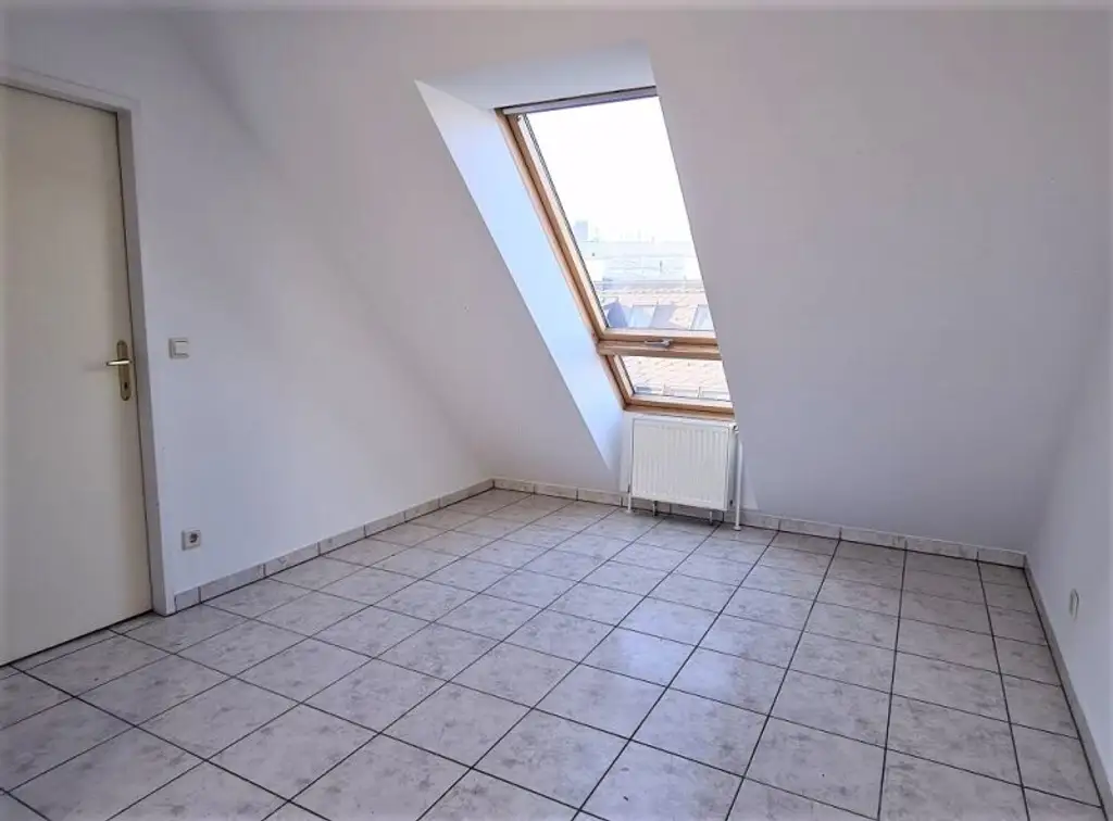 TERRASSENHIT, DACHGESCHOSS, 81 m2 Maisonette mit 12 m2 Terrasse, 3 Zimmer, Küche, Galerie, Wannenbad, Augarten-Nähe