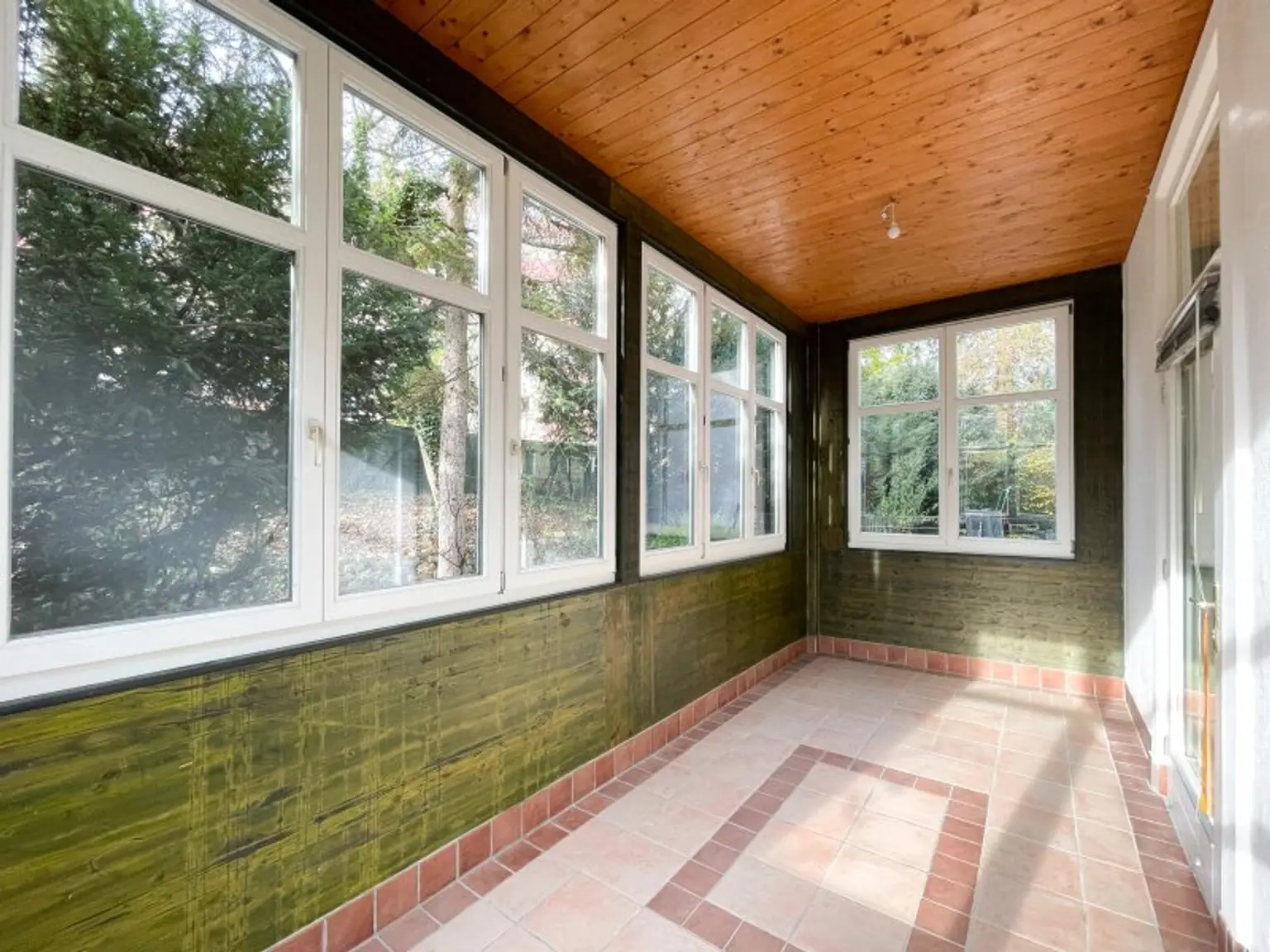 NÄHE LAINZER TIERGARTEN: Charmante 3-Zimmer-Gartenwohnung mit 218m² privater Grünfläche