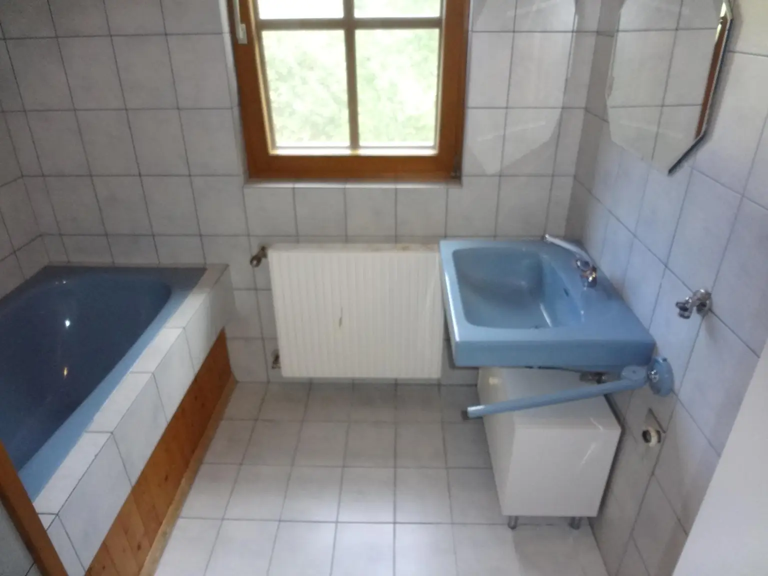GROSSES LANDHAUS MIT SCHÖNEM GARTEN!