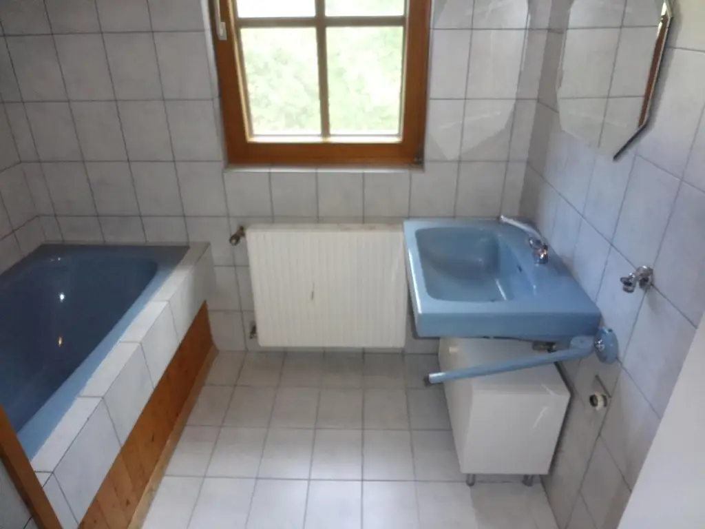 GROSSES LANDHAUS MIT SCHÖNEM GARTEN!