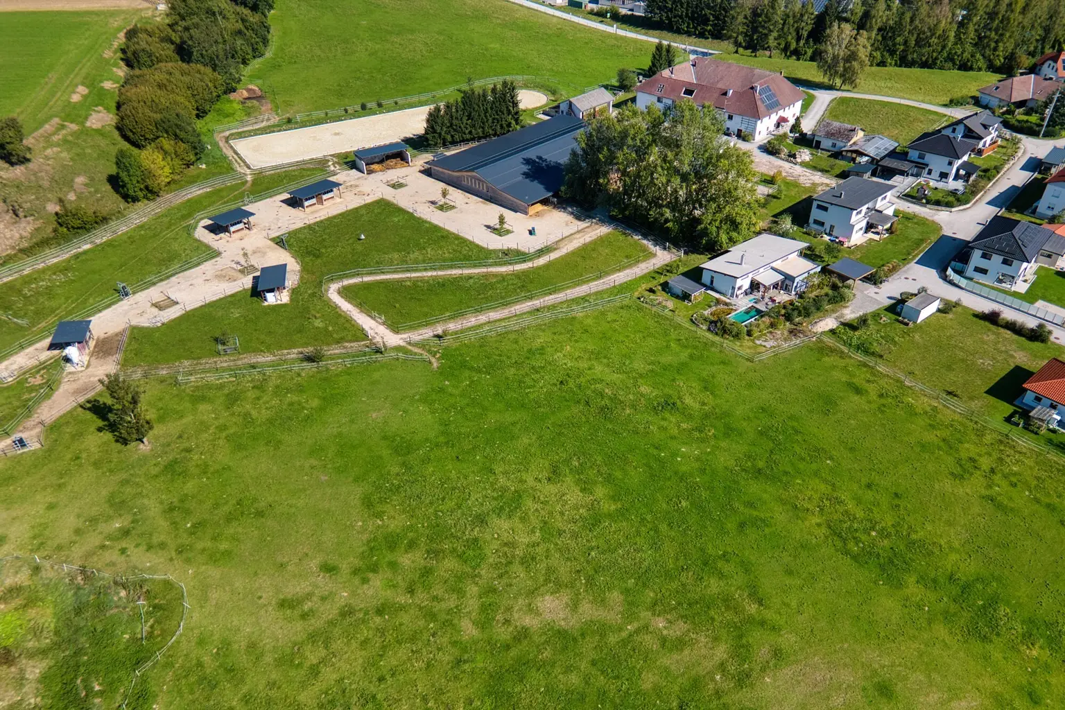 Reiterhof. Vierkanter. Wirtshaus. Zimmervermietung. Wohnungen. Natur.