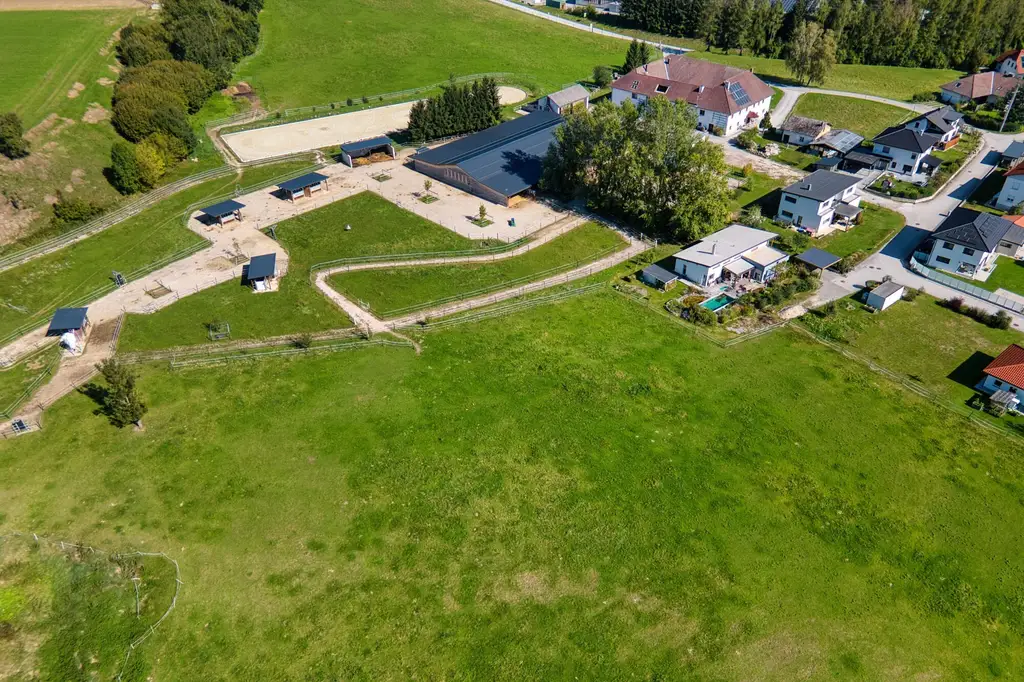 Reiterhof. Vierkanter. Wirtshaus. Zimmervermietung. Wohnungen. Natur.