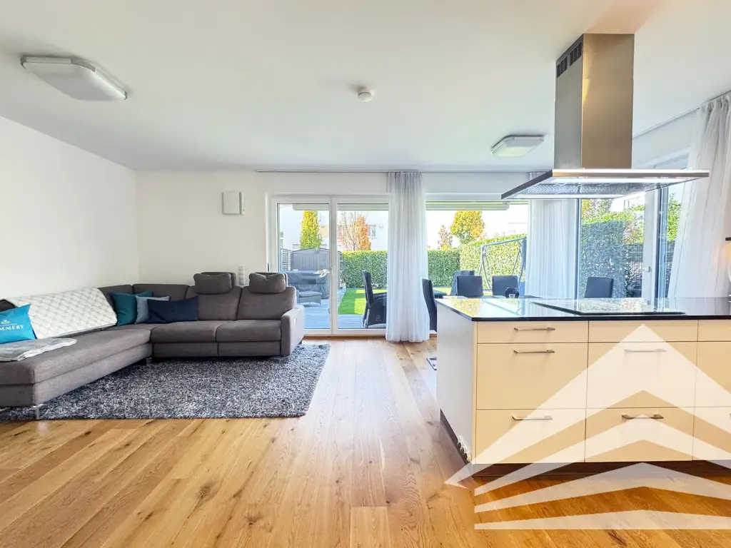 Exklusive 3 Zimmerwohnung mit traumhaftem Privatgarten im Zentrum von Pasching