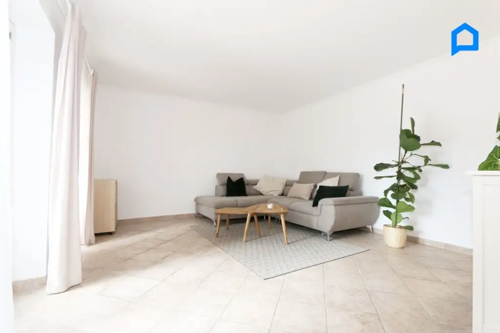 Sehr gepflegtes großzügiges Eckreihenhaus , Garten, Pergola, Terrasse, 4,5 Zimmer, plus Kellerräume, Garage