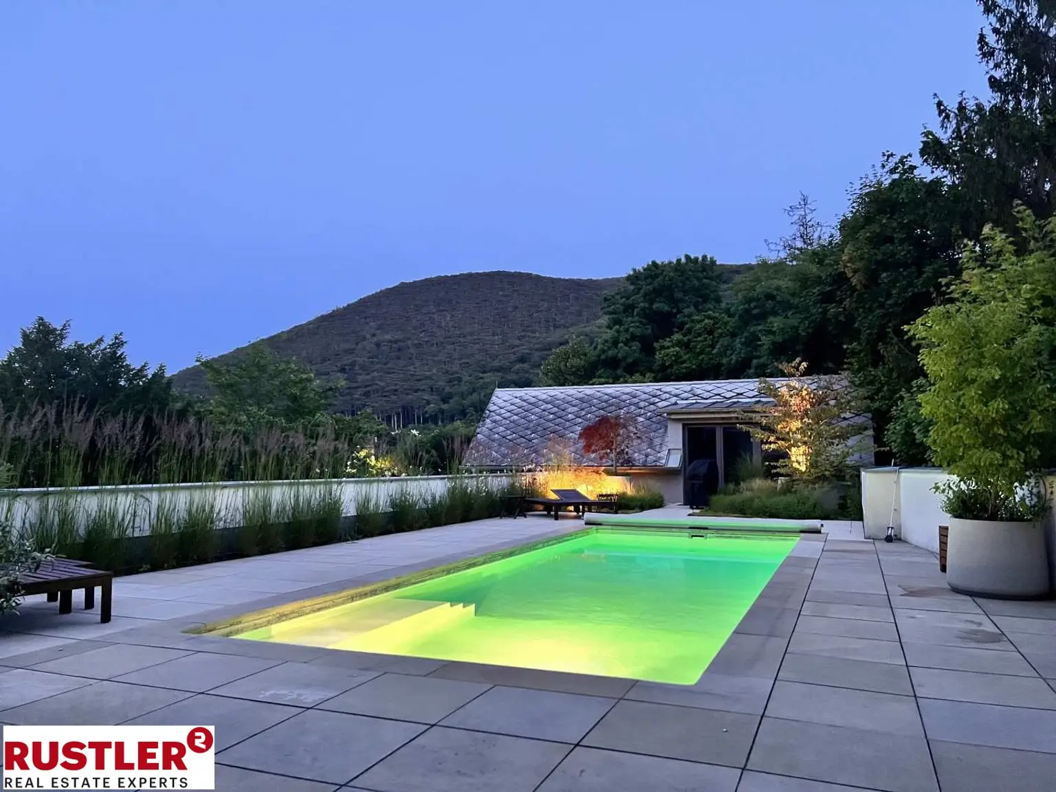 Einziehen & Aufatmen: Premium Villa mit Charm & Weitblick