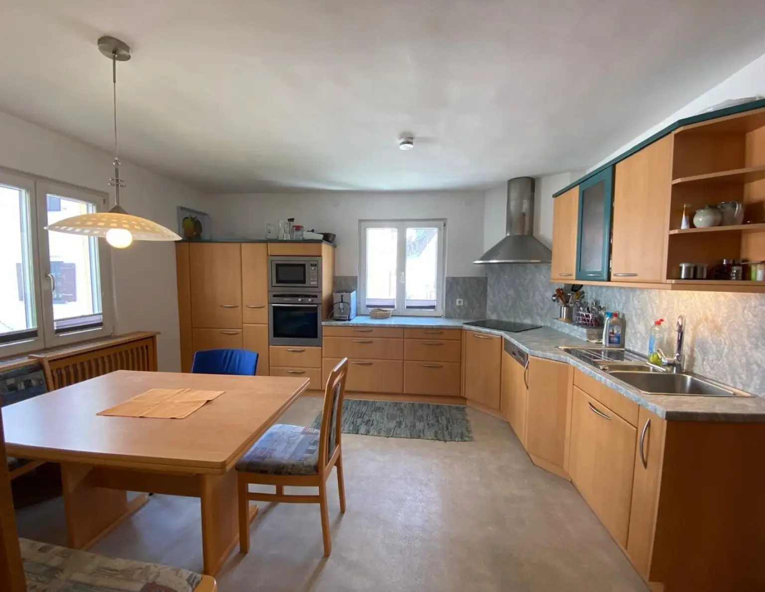 Viel Raum zum Leben | 7-Zimmer-Maisonette mit Balkon, Garten und Garage