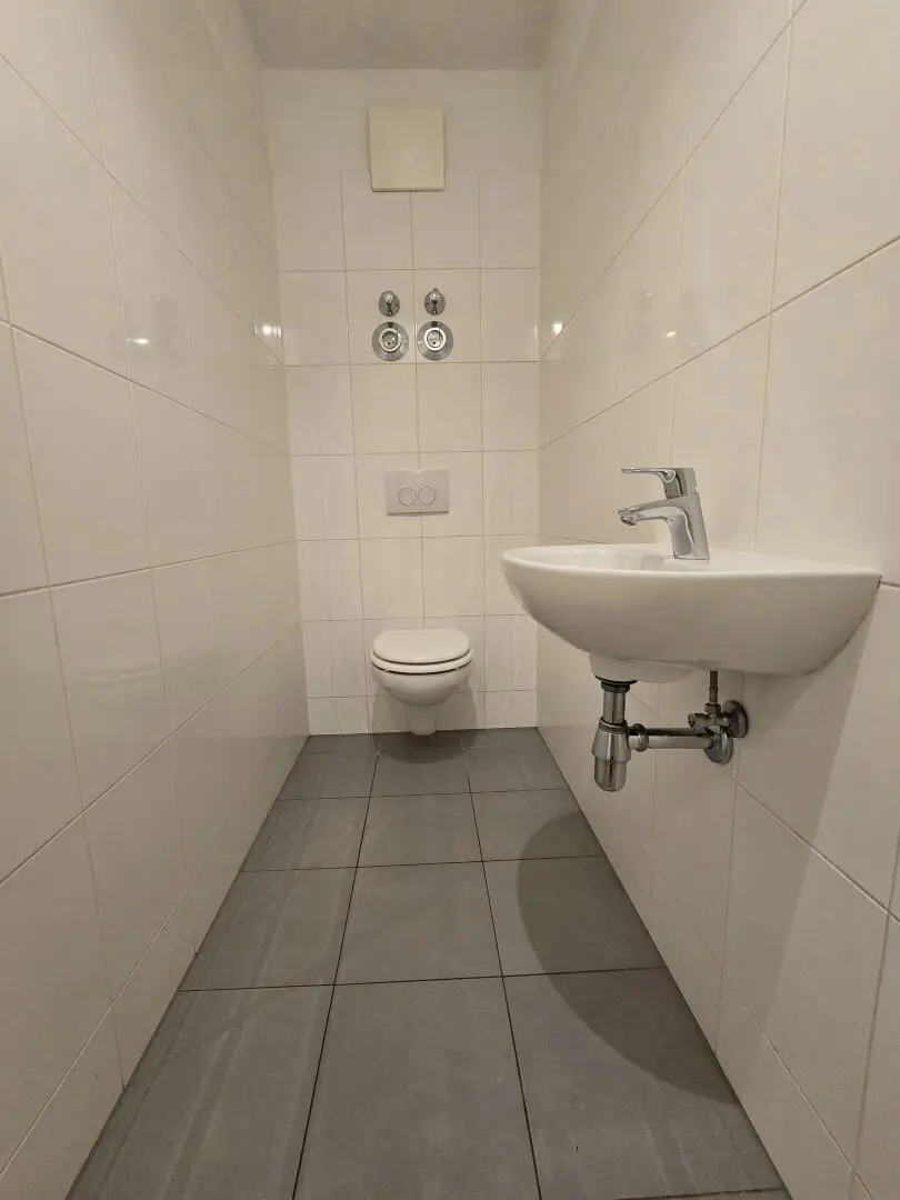 Moderne 2 Wohnung mit großem Balkon und Tiefgaragenplatz - ab sofort - Eggenberg!