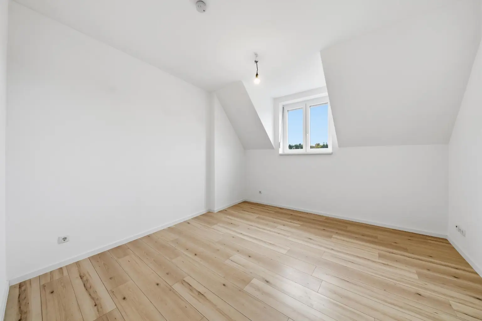 ERSTBEZUG NACH SANIERUNG - 3,5 Zimmer Dachgeschoss-Wohnung in Eggenburg!