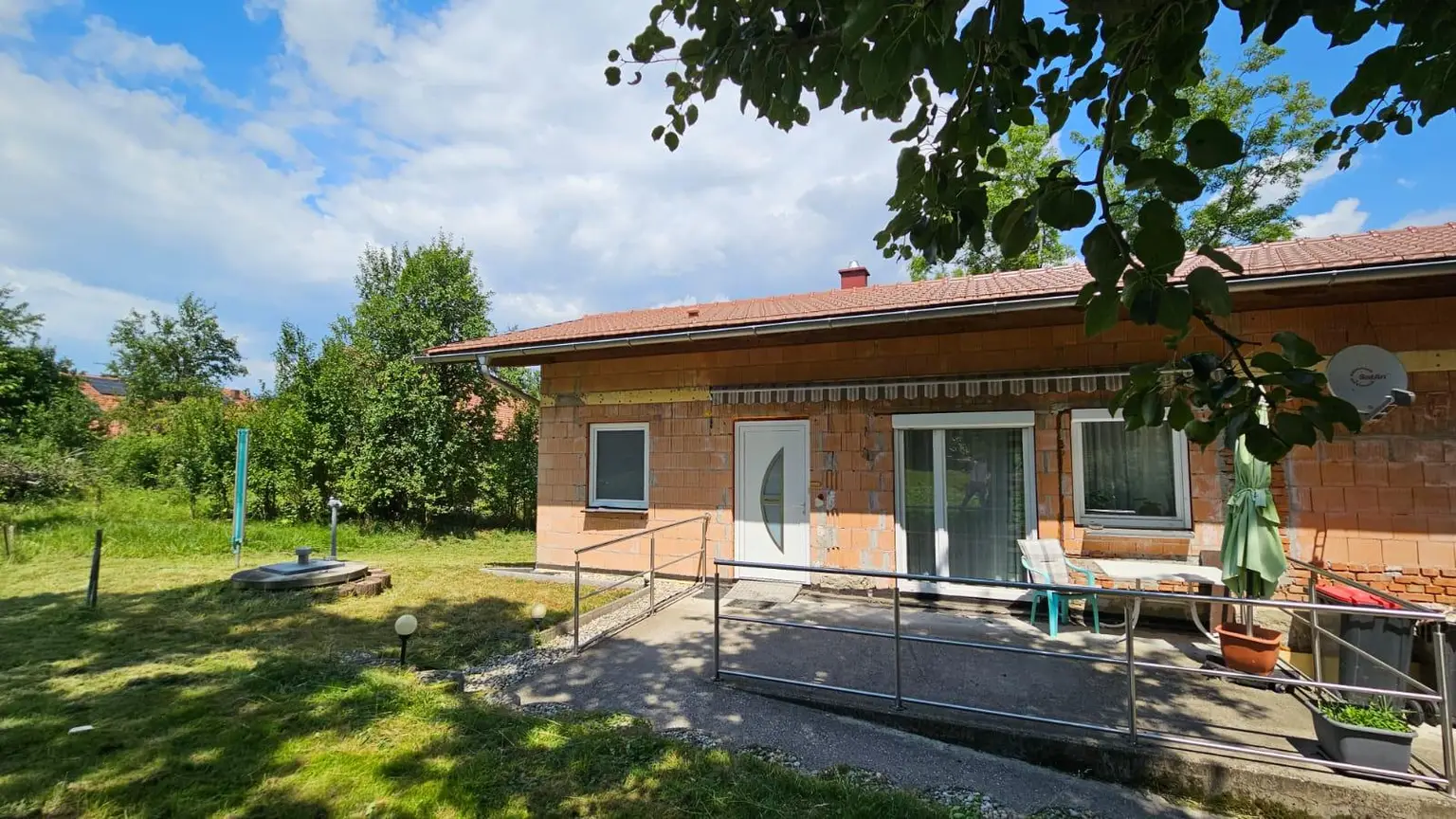 Innviertel-Highlight! Schöner neuwertiger Bungalow mit gr. Garage und schönem Garten in Eggerding nahe Andorf und Schärding zu verkaufen!