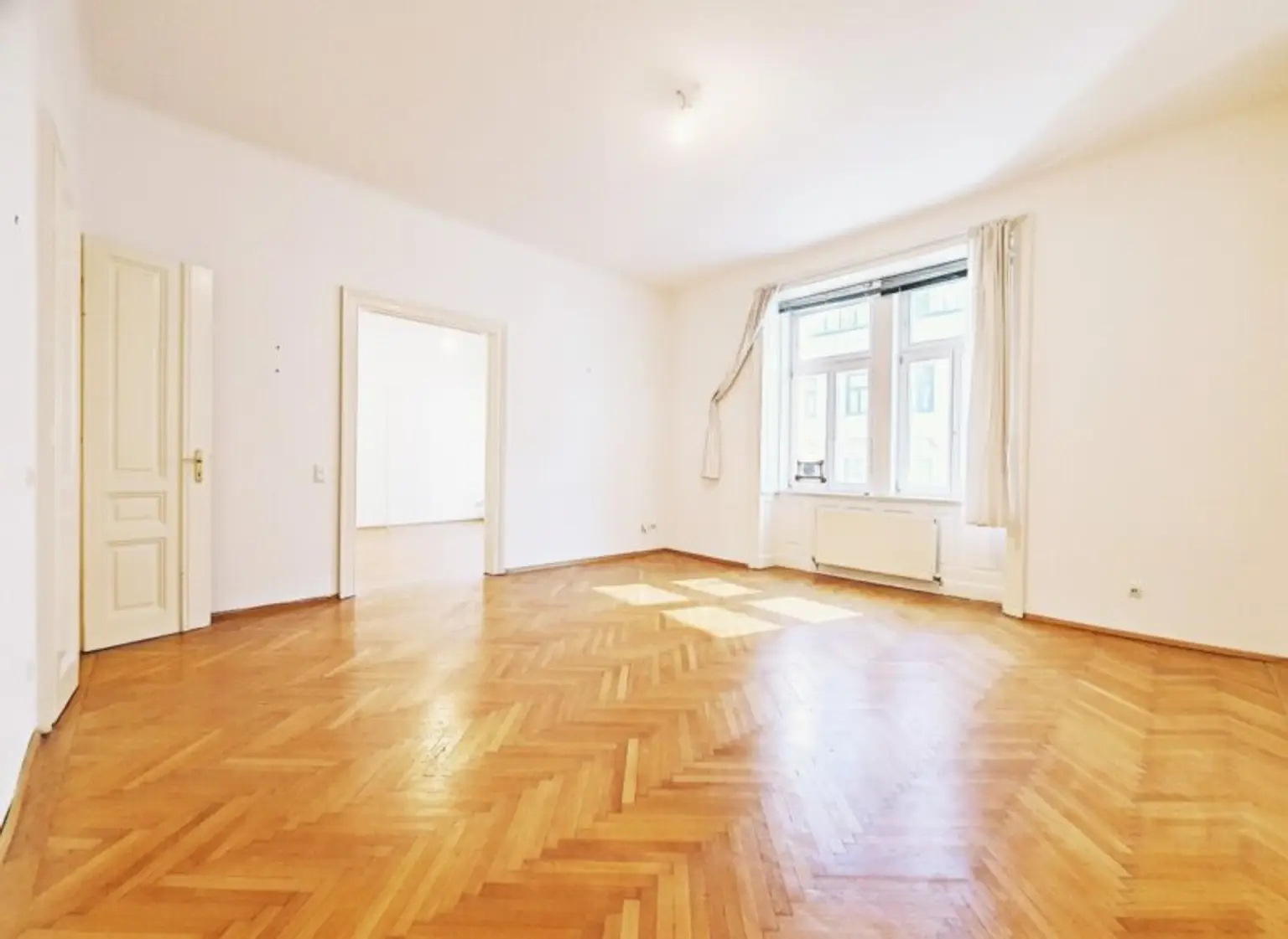 großes Wohnzimmer ca. 31 m²