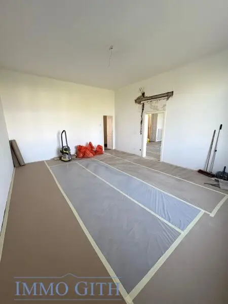 EXKLUSIVE ALTBAUWOHNUNG MIT 2 BALKONEN UND TRAUMBLICK ÜBER WIEN – 258 m² IN BESTLAGE DES 4. BEZIRKS UNBEFRISTET ZU MIETEN!