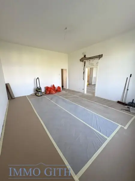 EXKLUSIVE ALTBAUWOHNUNG MIT 2 BALKONEN UND TRAUMBLICK ÜBER WIEN – 258 m² IN BESTLAGE DES 4. BEZIRKS UNBEFRISTET ZU MIETEN!