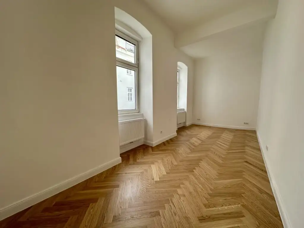 Stilvolle und geräumige 4-Zimmer-Altbauwohnung mit Balkon, nahe Währinger Straße