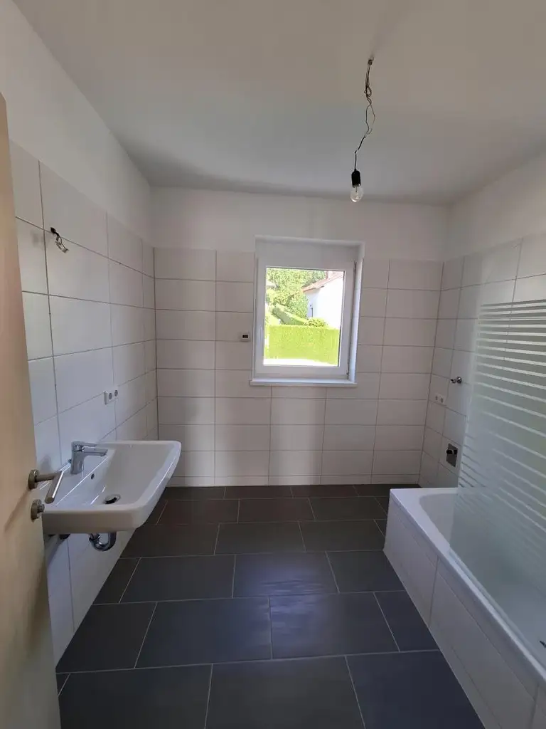 4-Zimmer-Wohnung im 1. OG eines kleinen Mehrparteienhauses zu vermieten
