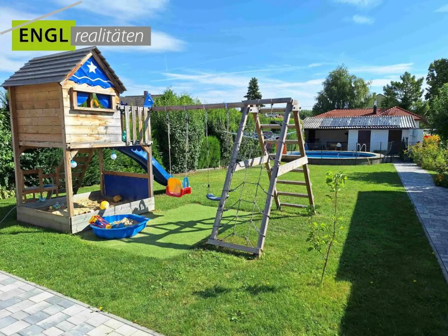 Familien-Idylle mit Pool und nachhaltiger Energieversorgung