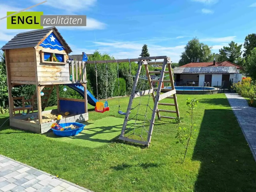 Familien-Idylle mit Pool und nachhaltiger Energieversorgung